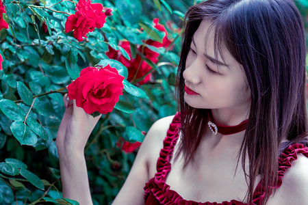 “峰·彩”珠峰摄影展亮相上海 60幅作品礼赞西藏自治区成立60周年